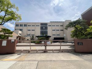 鳴海中学校